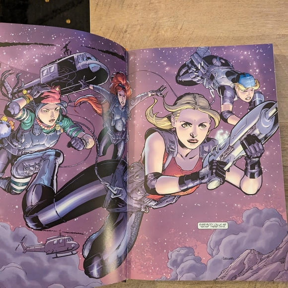 Buffy the Vampire Slayer Season 8 Volume 1 (First Edition) - Picture 3 of 6